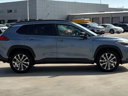 Certified 2025 Toyota Corolla Cross XLE image 6