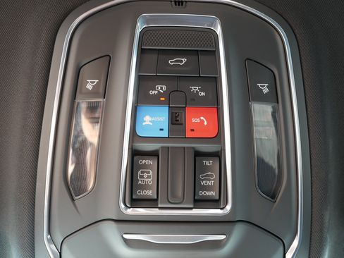 Used 2023 Jeep Grand Cherokee Altitude AWD/4WD image 32