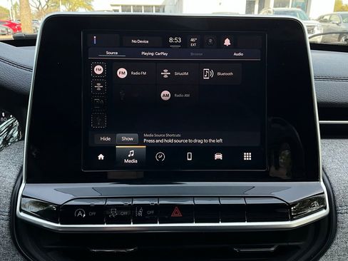 Used 2025 Jeep Compass Latitude image 32