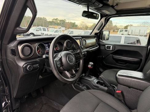 Used 2018 Jeep Wrangler Unlimited Sport image 8