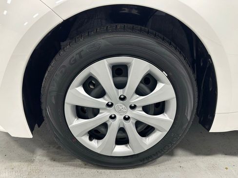 Used 2025 Toyota Corolla LE image 60