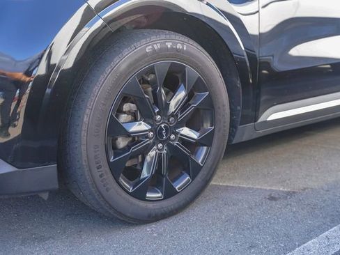 Certified 2024 Kia Carnival SX image 8