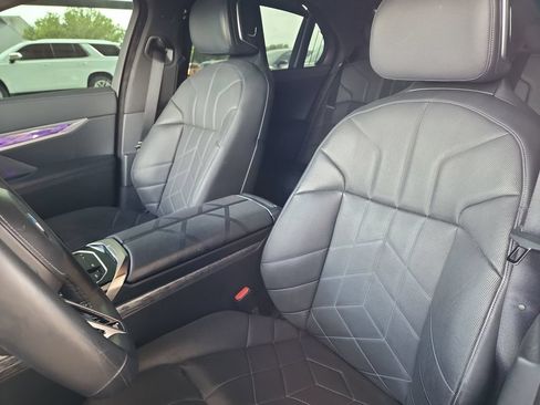 Used 2023 BMW 740i w/ Executive Package RWD image 16