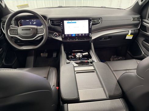 New 2025 Jeep Wagoneer 4WD w/ Convenience Group I image 15