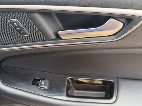 Used 2018 Ford Edge SEL w/ Equipment Group 201A AWD/4WD image 46