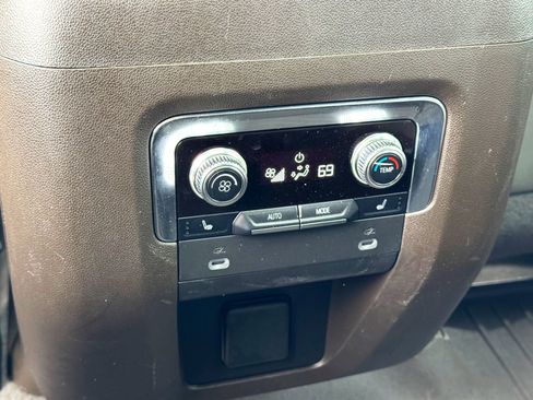 Used 2022 GMC Yukon SLT w/ SLT Premium Package image 22