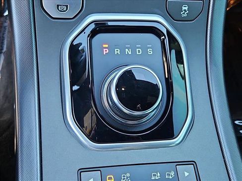 Used 2019 Land Rover Range Rover Evoque SE Premium image 12