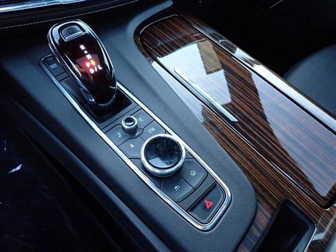 Used 2022 Cadillac Escalade ESV Premium Luxury image 22