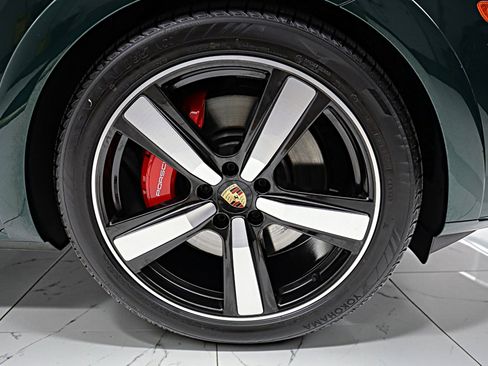Used 2025 Porsche Cayenne GTS AWD/4WD image 45