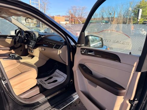 Used 2016 Mercedes-Benz GLE 350 4MATIC w/ Premium Package image 24