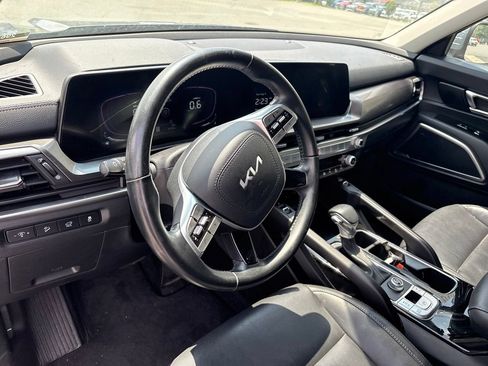 Used 2025 Kia Telluride S FWD image 4