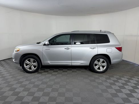 Used 2010 Toyota Highlander Limited FWD image 2