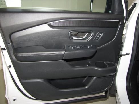 Certified 2025 Honda Pilot Elite image 11