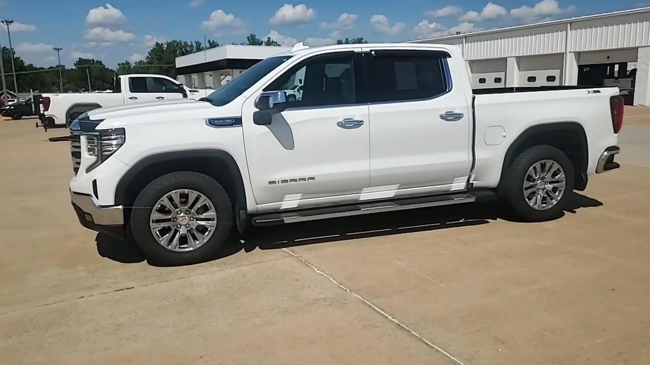 Used 2023 GMC Sierra 1500 SLT w/ SLT Premium Package AWD/4WD image 5