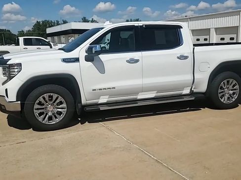 Used 2023 GMC Sierra 1500 SLT w/ SLT Premium Package AWD/4WD image 5