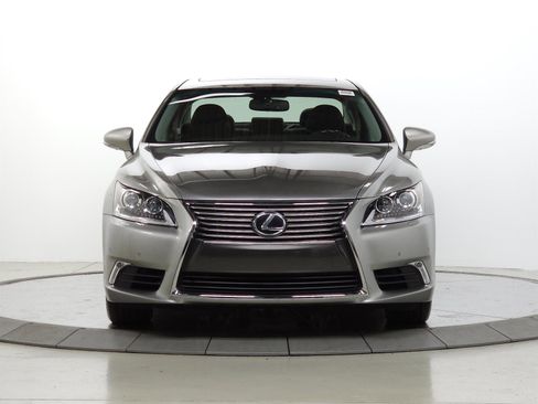 Used 2017 Lexus LS 460 AWD image 2