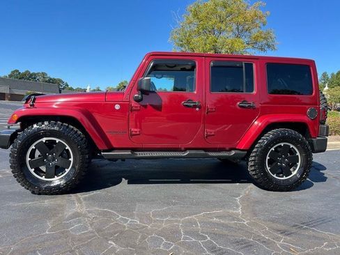 Used 2012 Jeep Wrangler Unlimited Sahara AWD/4WD image 2