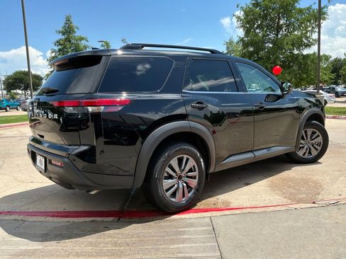 Used 2025 Nissan Pathfinder SV FWD image 6
