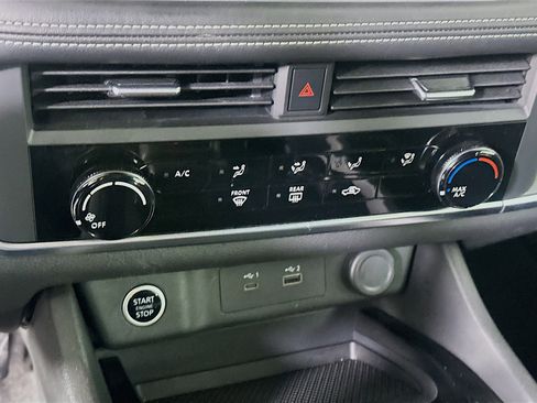 Used 2023 Nissan Rogue S image 23