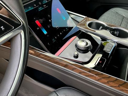 Used 2025 Cadillac Escalade ESV Sport Platinum image 17