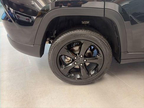 Used 2024 Jeep Grand Cherokee Limited w/ Black Appearance Package image 43