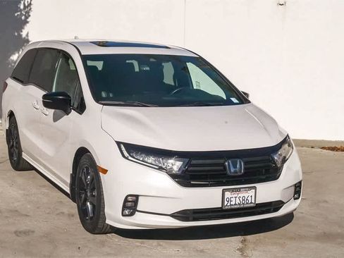 Used 2023 Honda Odyssey Sport image 3