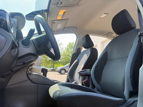 Used 2024 Nissan Versa SV FWD image 11