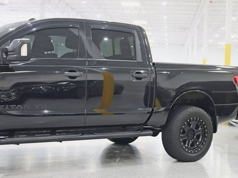 Used 2018 Nissan Titan SV w/ SV Convenience Package image 3