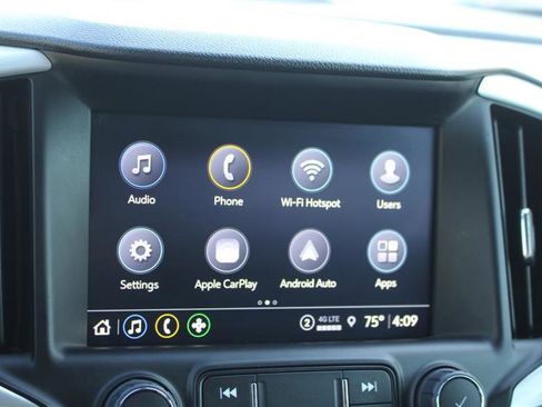 Used 2024 GMC Terrain SLT image 17