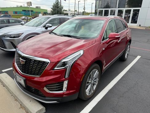 Used 2023 Cadillac XT5 Premium Luxury w/ Technology Package AWD/4WD image 5