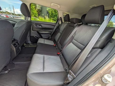 Used 2024 Nissan Rogue SV FWD image 15