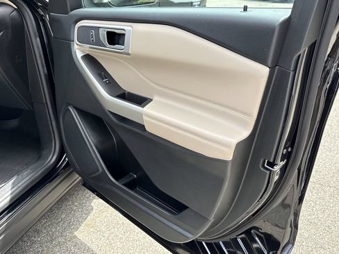 Used 2023 Ford Explorer XLT AWD/4WD image 39