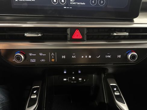 Used 2025 Kia Sorento S FWD image 34