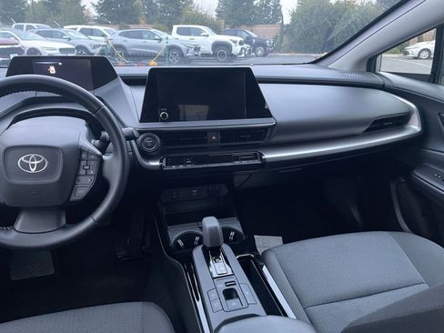 Used 2025 Toyota Prius LE image 33