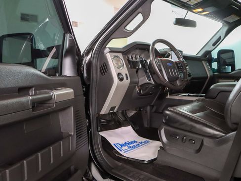 Used 2016 Ford F250 Lariat w/ Lariat Ultimate Package AWD/4WD image 3