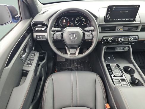 Certified 2025 Honda Pilot TrailSport image 5