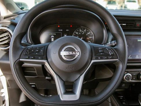 Used 2024 Nissan Kicks SV image 17