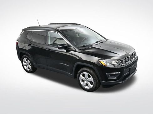 Used 2018 Jeep Compass Latitude w/ Cold Weather Group image 18