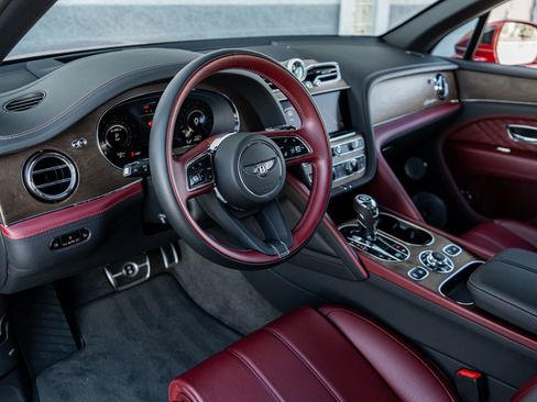 Certified 2024 Bentley Bentayga Extended Wheelbase AWD/4WD image 31