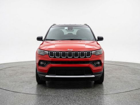 Used 2025 Jeep Compass Limited AWD/4WD image 2