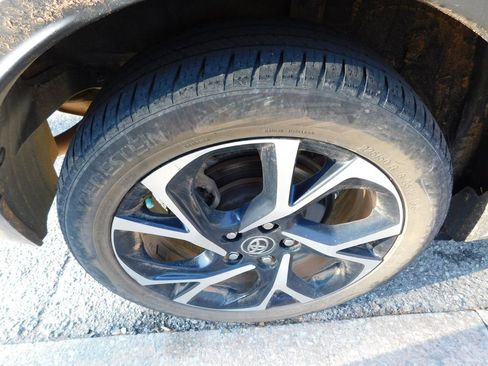 Used 2018 Toyota C-HR XLE image 7