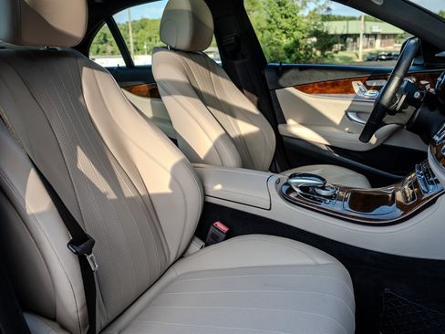Used 2019 Mercedes-Benz E 300 4MATIC w/ Driver Assistance Package image 31