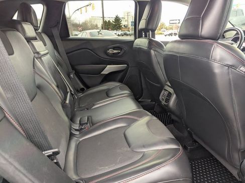 Used 2018 Jeep Cherokee Trailhawk w/ Comfort & Convenience Group image 32