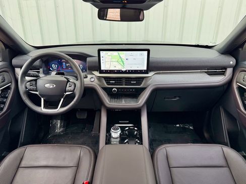 Certified 2025 Ford Explorer Platinum w/ LUX Leather Package image 35