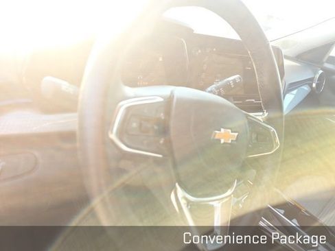 Used 2025 Chevrolet Trax LT w/ LT Convenience Package FWD image 11