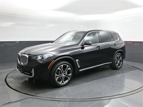 New 2026 BMW X5 sDrive40i w/ Premium Package image 1