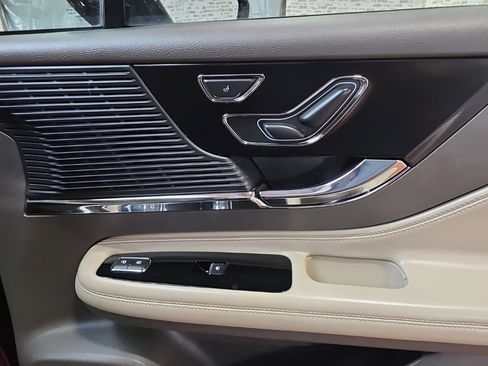 Used 2020 Lincoln Corsair FWD w/ Premium Package image 12