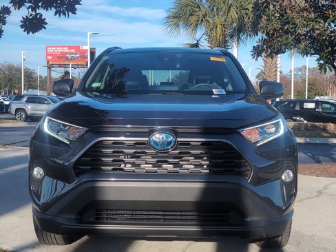 Used 2021 Toyota RAV4 XLE image 3