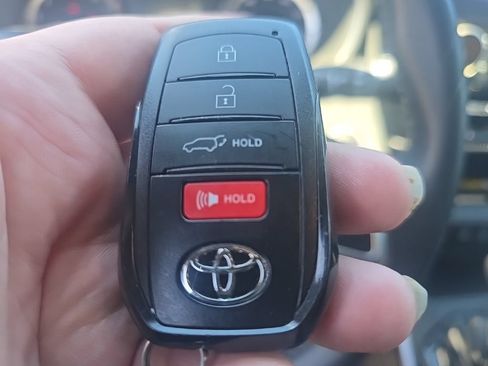 Used 2024 Toyota Highlander XSE AWD/4WD image 21