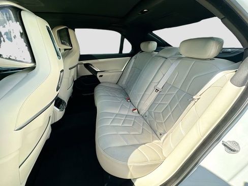 Used 2023 BMW 760i xDrive AWD/4WD image 24